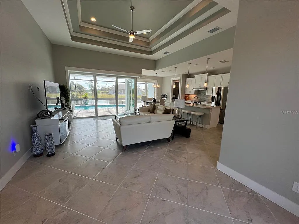 3 bed, 2.0 bath, 1756 sqft, $4,500 — Photo 4