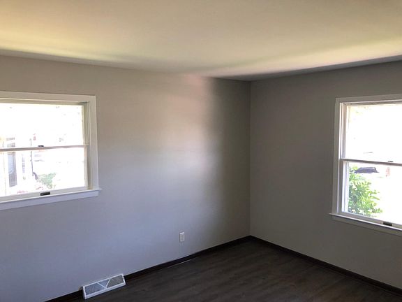 5th image of 554-556 Sandra Ln