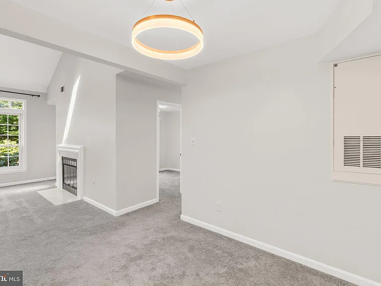 2221 Lovedale Ln #I — Photo 19