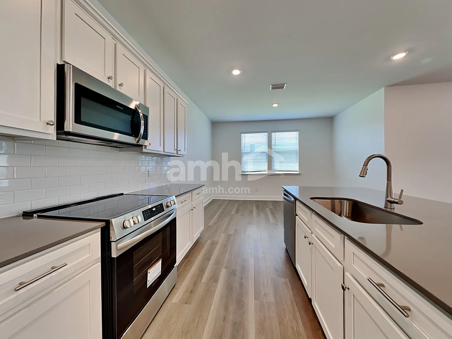 5 bed, 3.0 bath, 2377 sqft, $2,790 — Photo 4