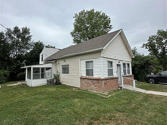 3rd image of 402 S Olive St