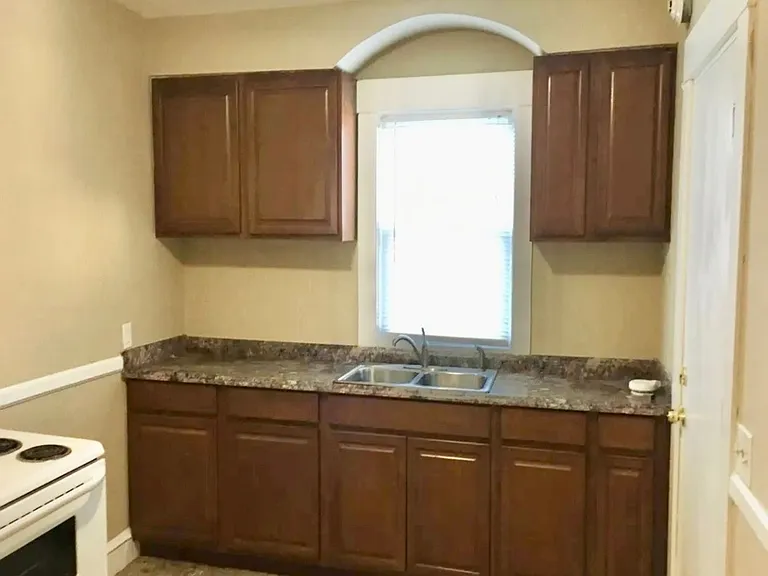 65 Roberts Street — Photo 2