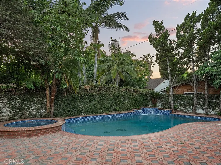 14713 Valleyheart Dr — Photo 32