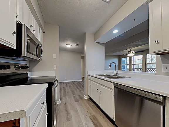 4th image of 144 N Timber Dr