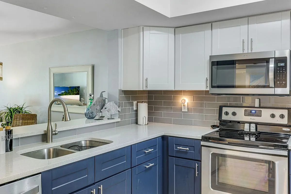2 bed, 2.0 bath, 1069 sqft, $4,500 — Photo 3