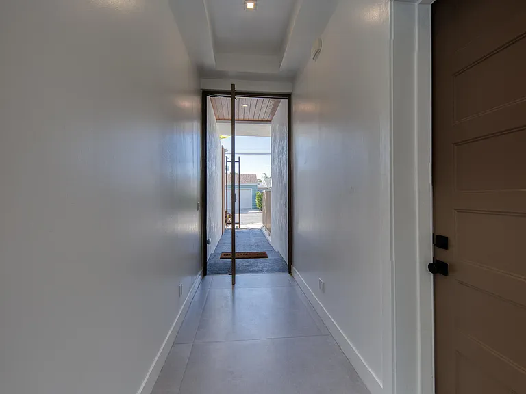 714 6th Ave N #1 — Photo 11
