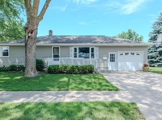 604 Poplar Dr, Sibley, IA 51249