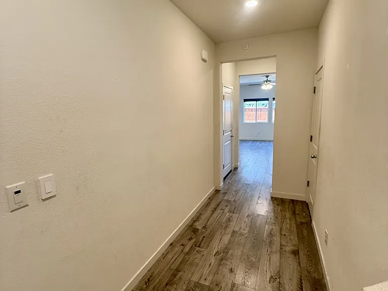 975 Franklin St — Photo 9