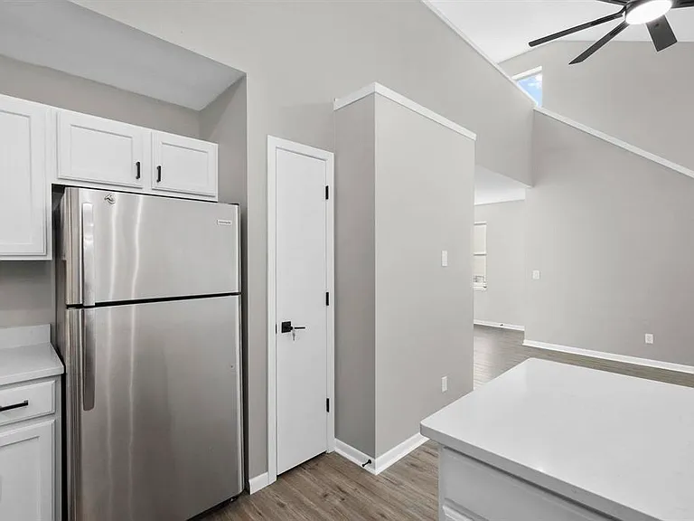 640 Tower Dr #1 — Photo 14