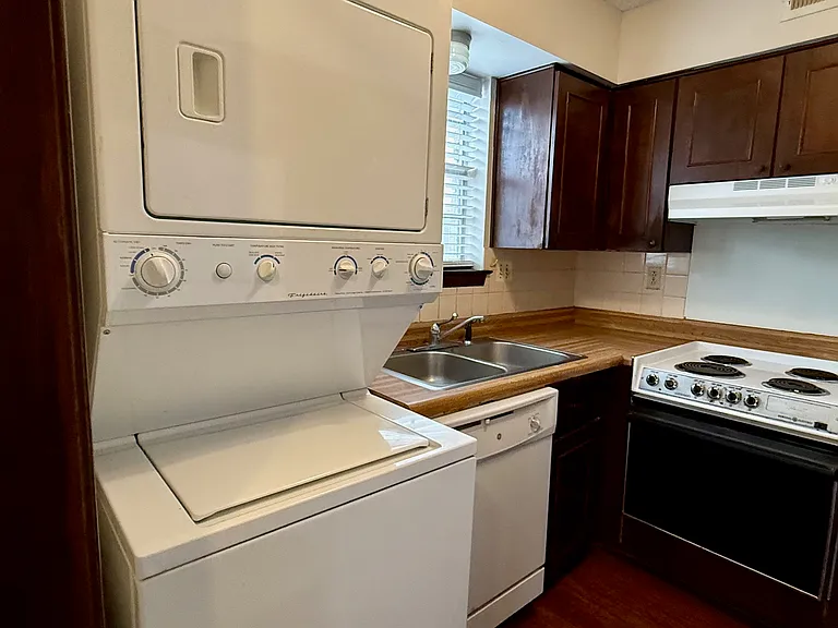 211 S Idlewild St — Photo 11
