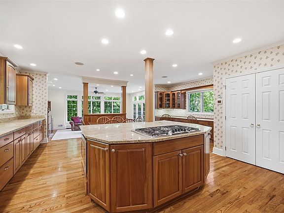 5th image of 39 Windsor Rd
