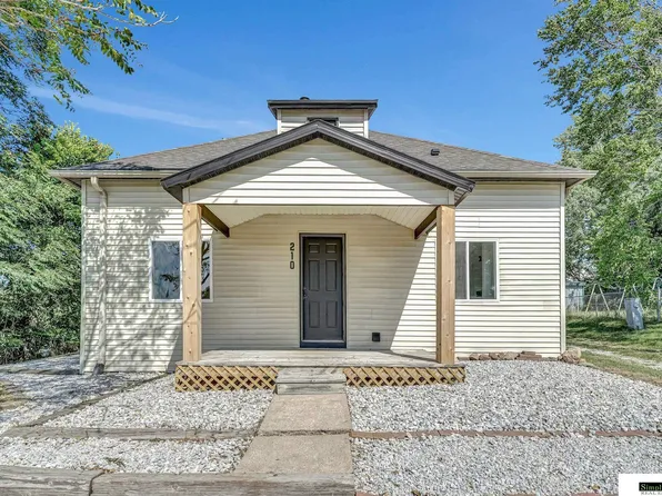 210 E 2nd St, Hickman, NE 68372