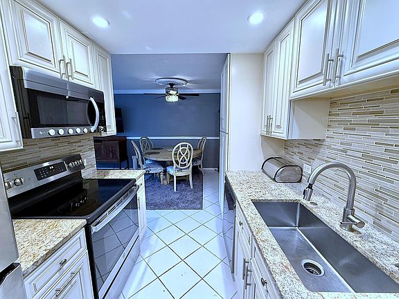 5th image of 1028 Newport H