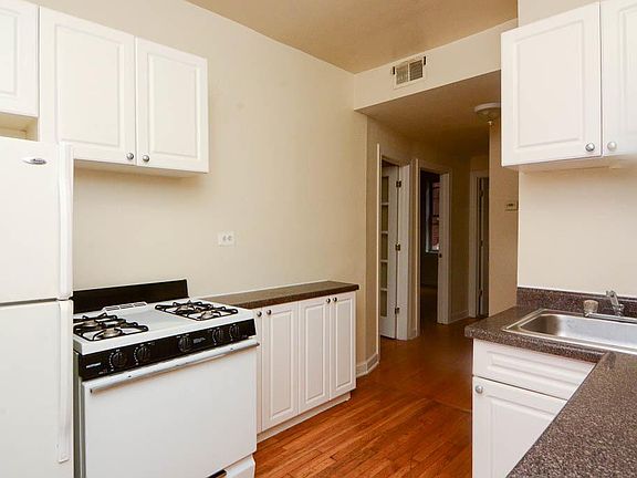 3rd image of 558 W Aldine Ave APT 1N