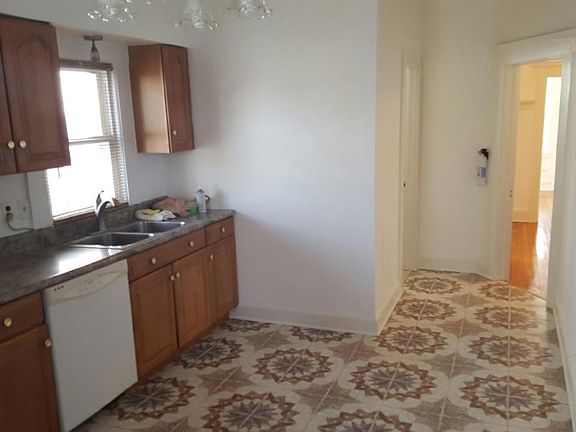 4th image of 177 Banta Ave