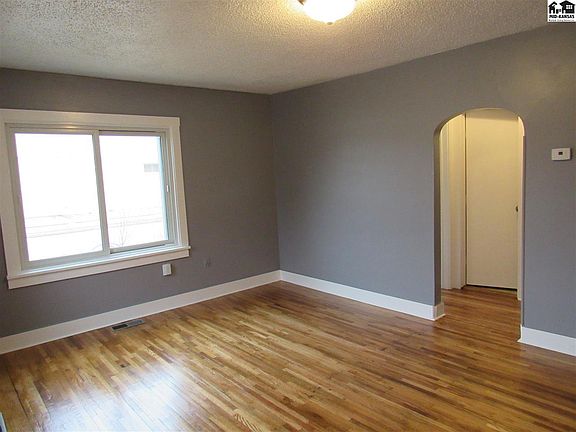3rd image of 320 W 12th Ave