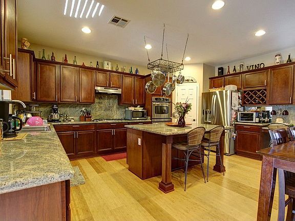 5th image of 713 Bighorn Creek St
