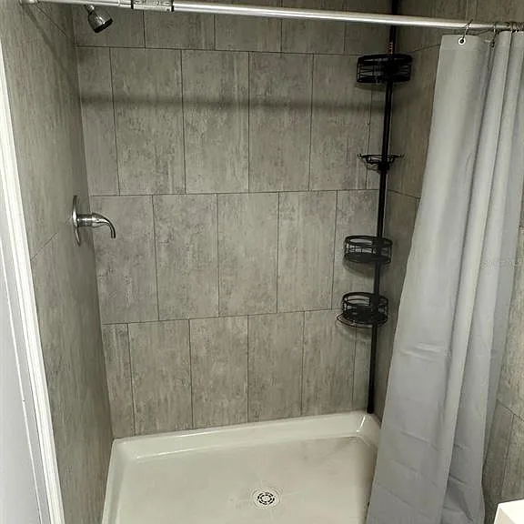 210 SE Hardin Ct — Photo 5