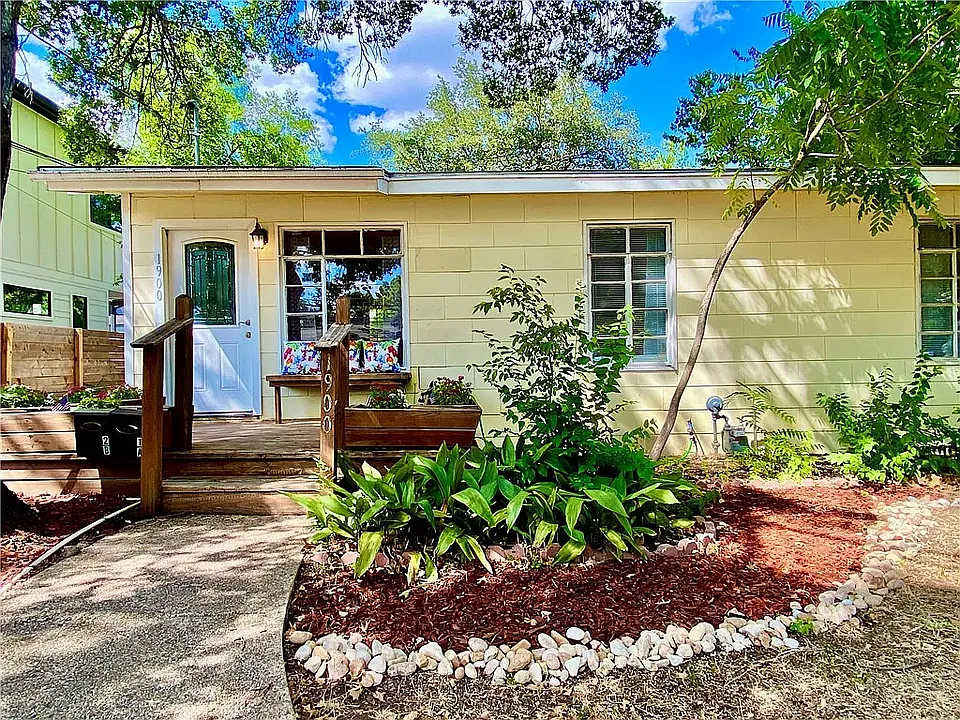 Most charming curb appeal and entrance. Welcom home!