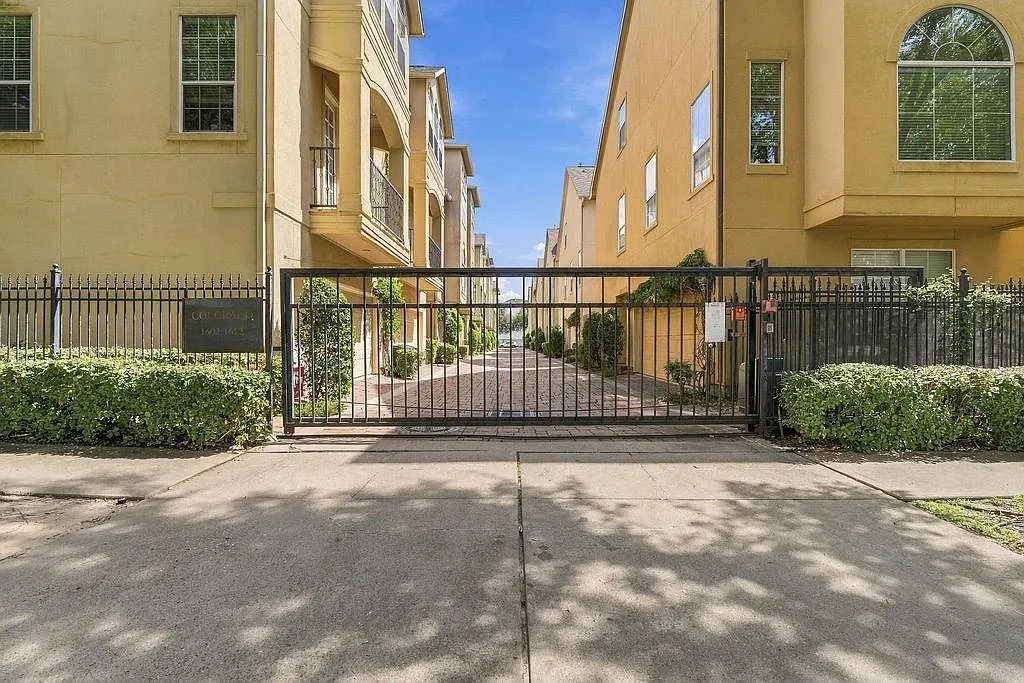 2 bed, 2.0 bath, 1806 sqft, $2,600 — Photo 2