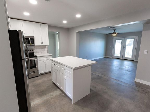 3rd image of 2621 E Campbell Ave #7
