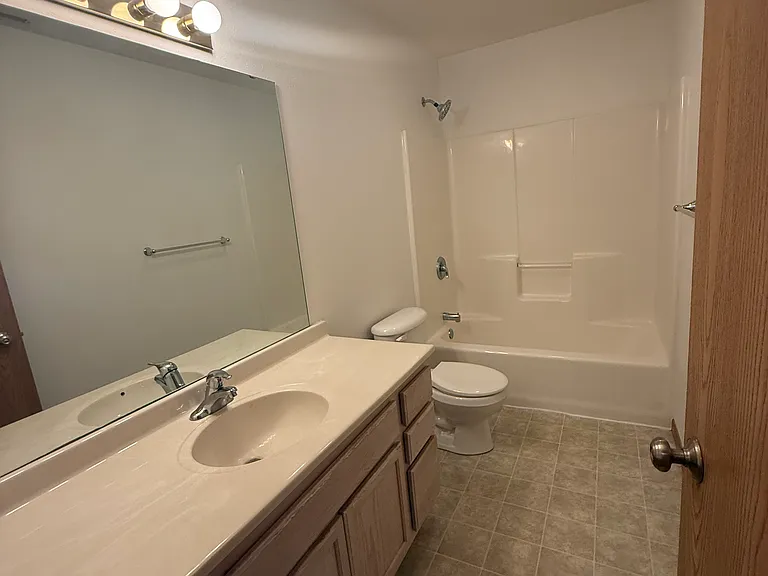 1919 Haughton Ave #202 — Photo 7
