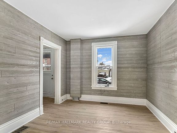 3rd image of 47 Daniel St