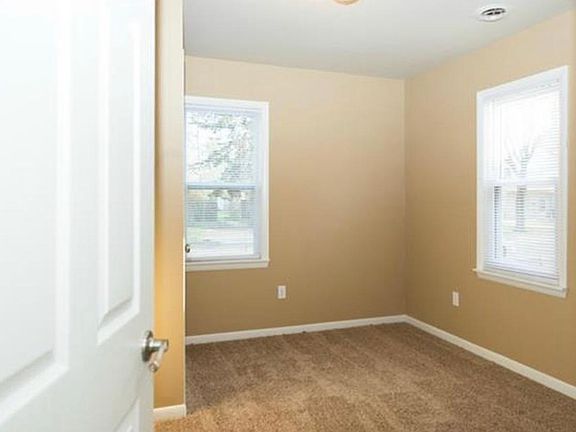 5th image of 1821 E Meyers Ave