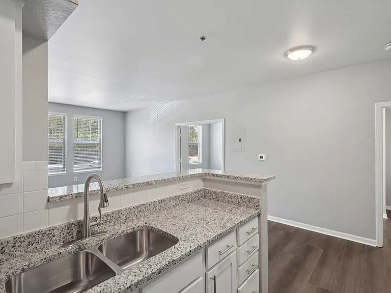Glendale at the Mansion Apartments — Photo 22