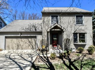 1808 W Indian Ridge Dr, McHenry, IL 60051