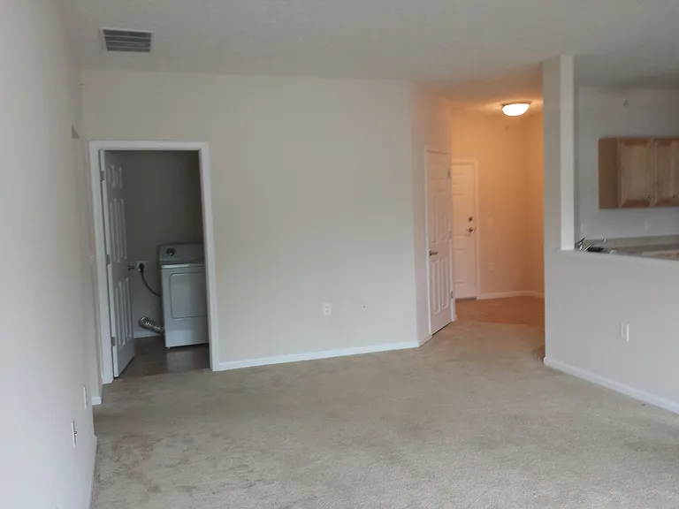 Aquamarine Apartments — Photo 139