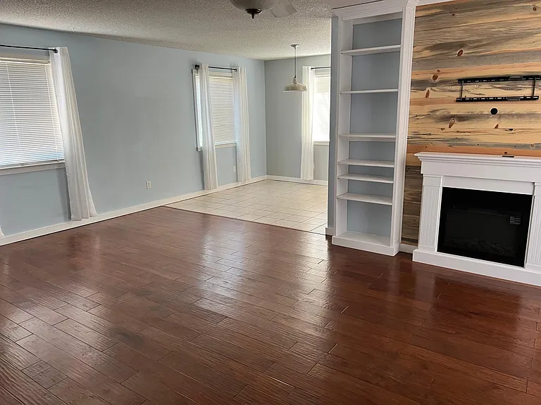 5554 Cypress St — Photo 9
