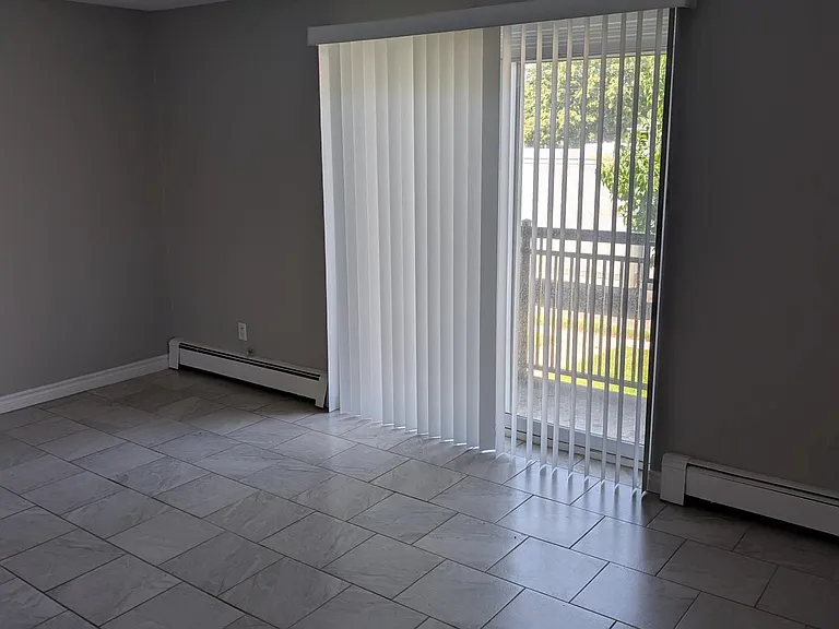 15 Bolton Ave #3 — Photo 3