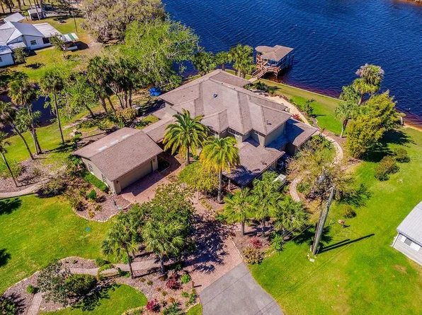 2112 Shady Ln, Geneva, FL 32732