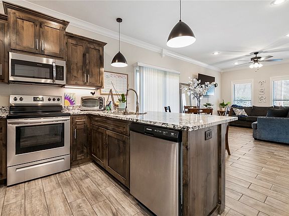 4th image of 418-420 N F St #422