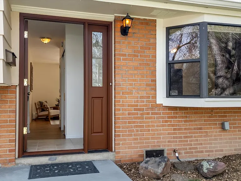 650 Hartford Dr — Photo 3