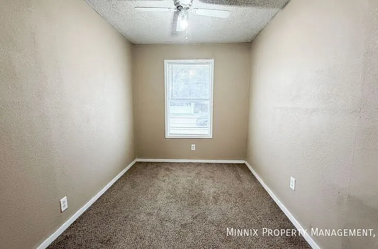 310 E Lynn St — Photo 11