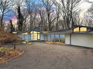 4 Coon Hollow Rd, Lloyd Harbor, NY 11743