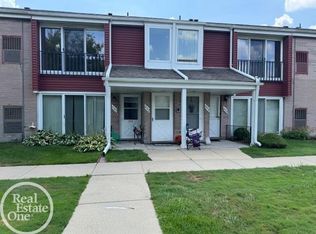 602 Sunset Cir #602, Saint Clair Shores, MI 48082