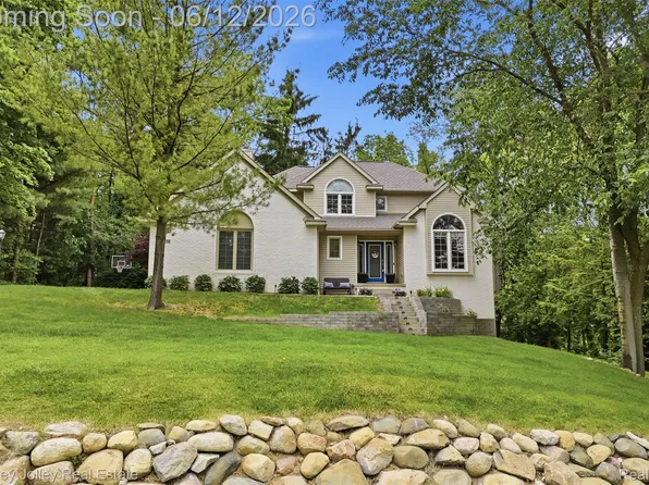 7829 Hillside Lakes Dr, Brighton, MI 48116