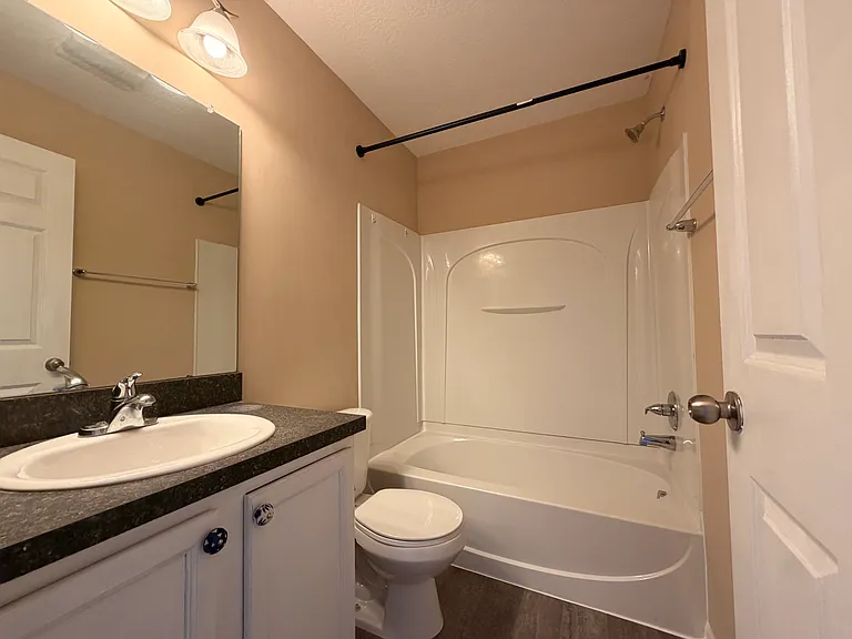1020 Hartford Village Blvd — Photo 10