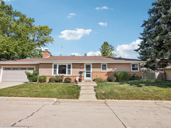 8526 West Hayes PLACE, West Allis, WI 53227