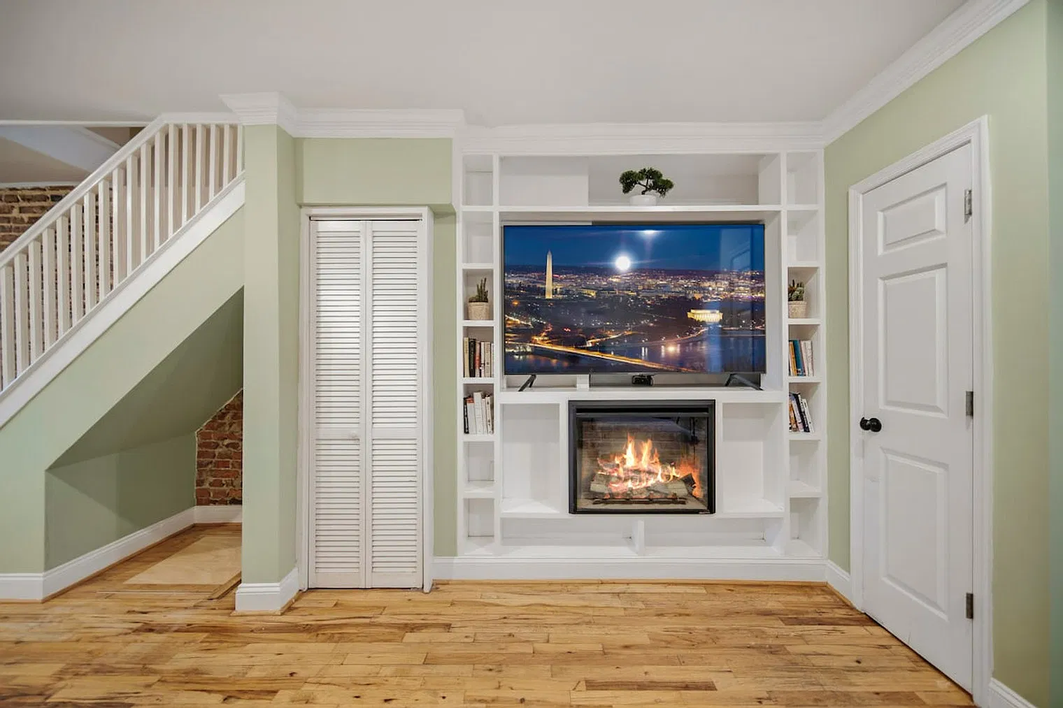 3 bed, 2.5 bath, $4,928 — Photo 3