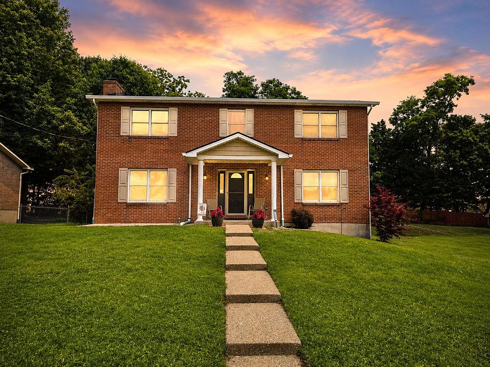 1st image of 304 Chelsea Sq