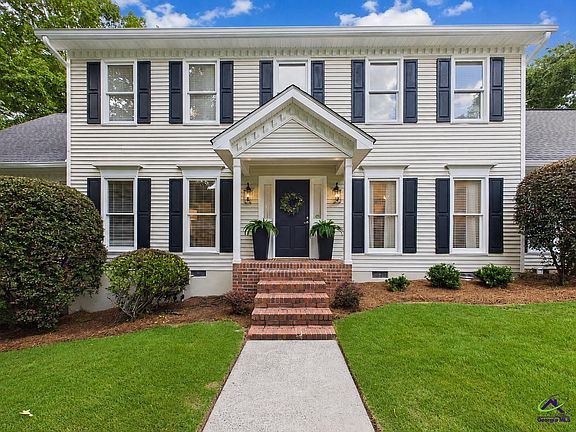 3rd image of 206 Huntington Ct