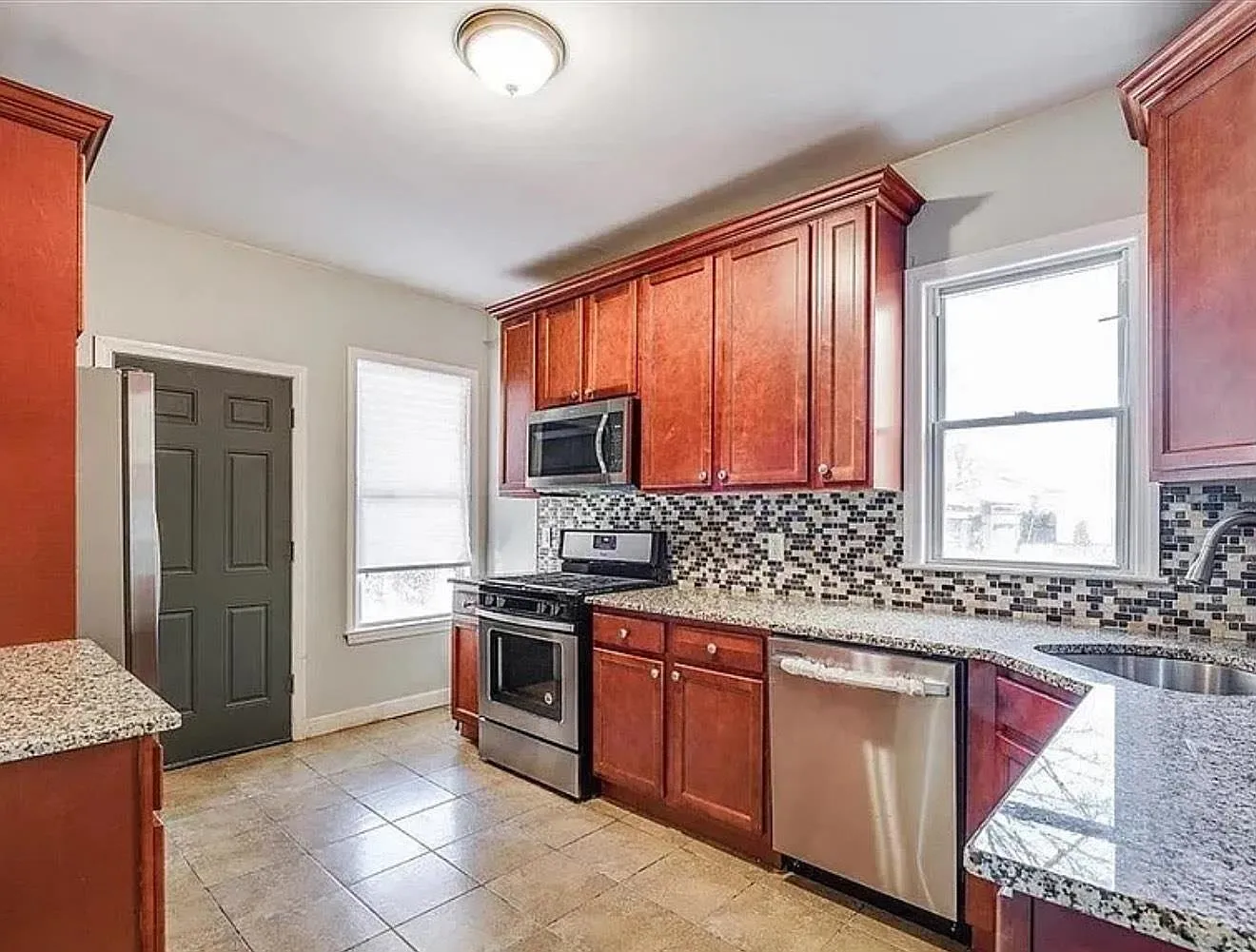 3 bed, 1.5 bath, 1400 sqft, $2,400 — Photo 1