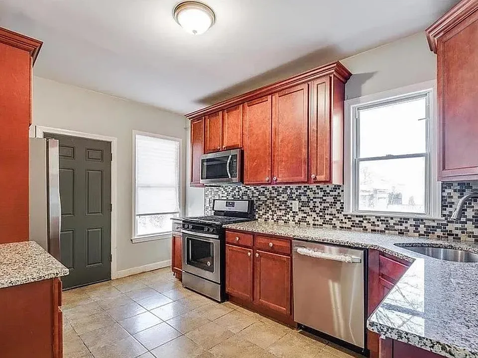 36 Dwight St #1