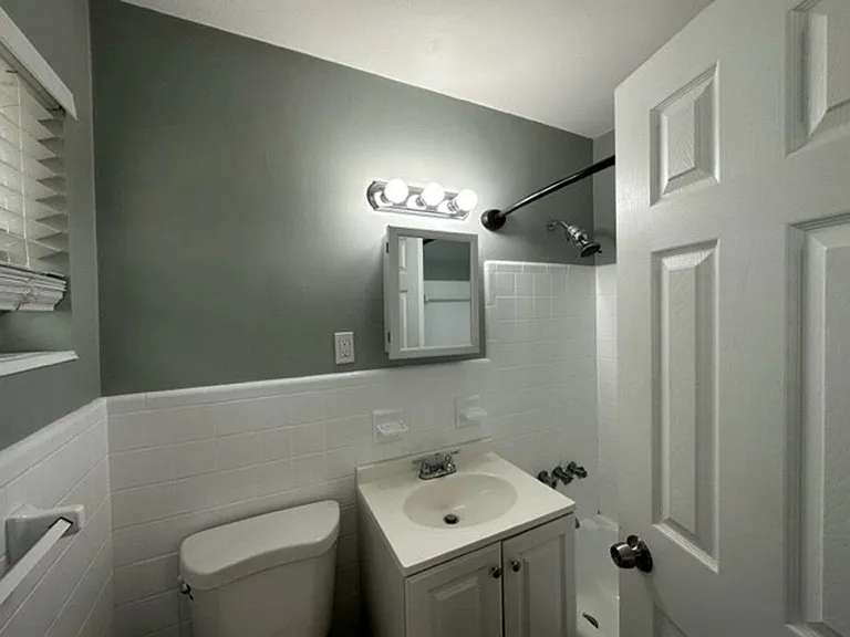 4246&4300 Seagrape Dr #4249-4301 — Photo 18