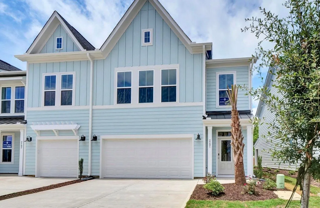 For Rent: 4BR/2.5BA Townhome in Leland - HOA included! — Photo 1