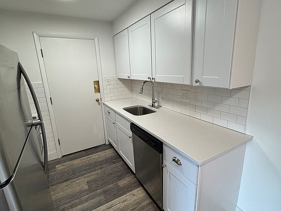 3rd image of 721 Lepere Ave APT H